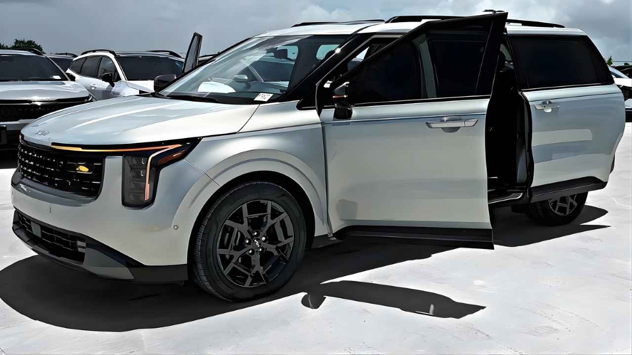 Kia Carnival Launched: Luxury SUV Perfect for Big Families with 16 kmpl Mileage